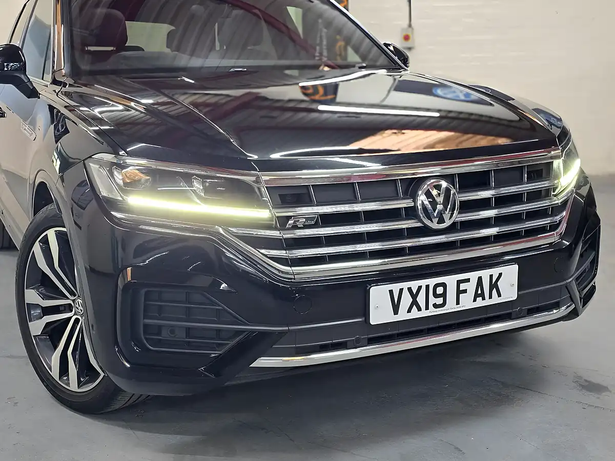 Used 2019 Volkswagen Touareg R-Line Tech Black - Interior and Exterior details 15