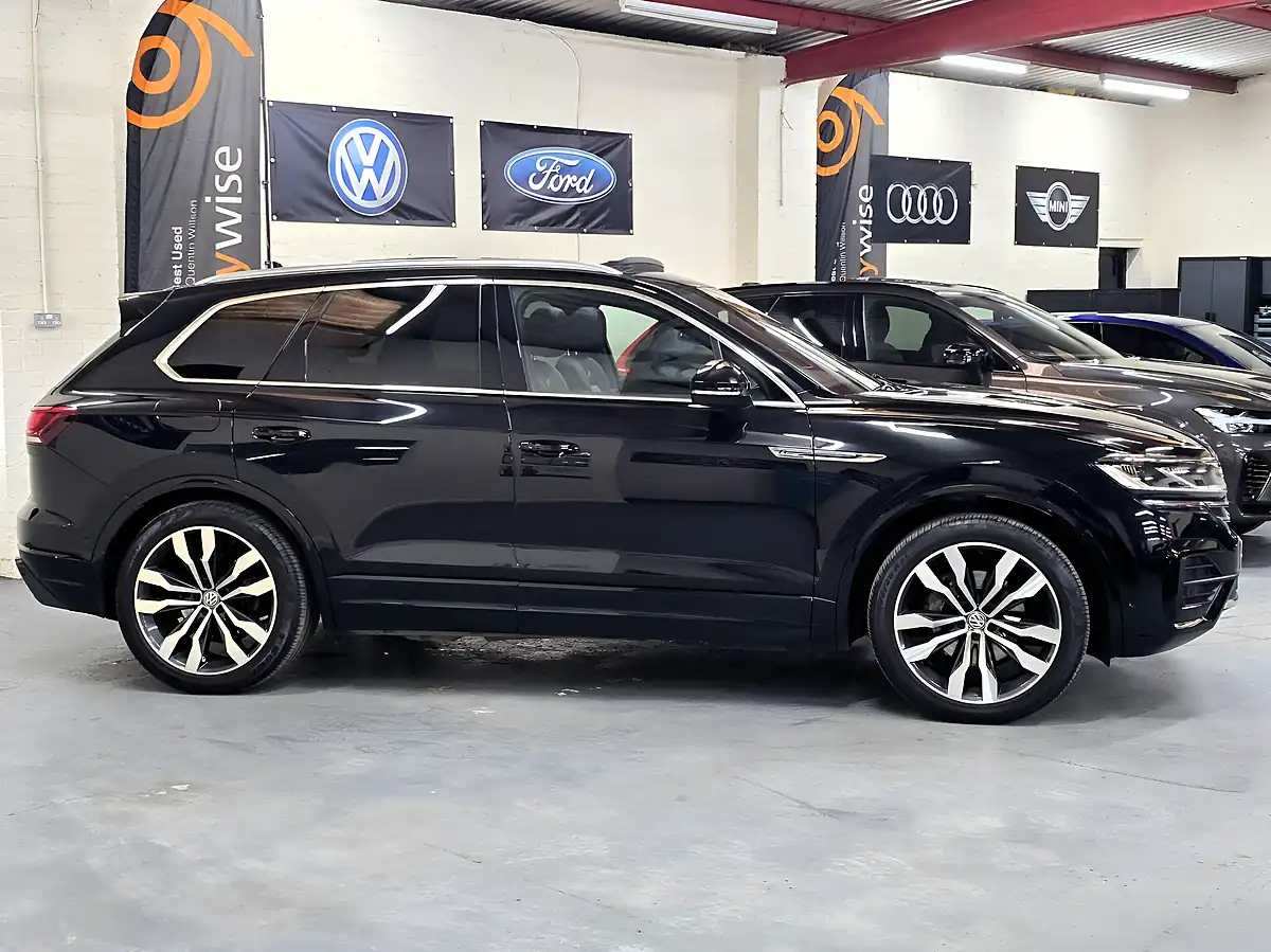 Used 2019 Volkswagen Touareg R-Line Tech Black - Interior and Exterior details 2
