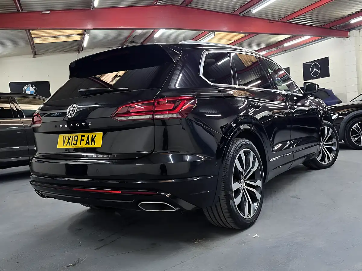 Used 2019 Volkswagen Touareg R-Line Tech Black - Interior and Exterior details 3