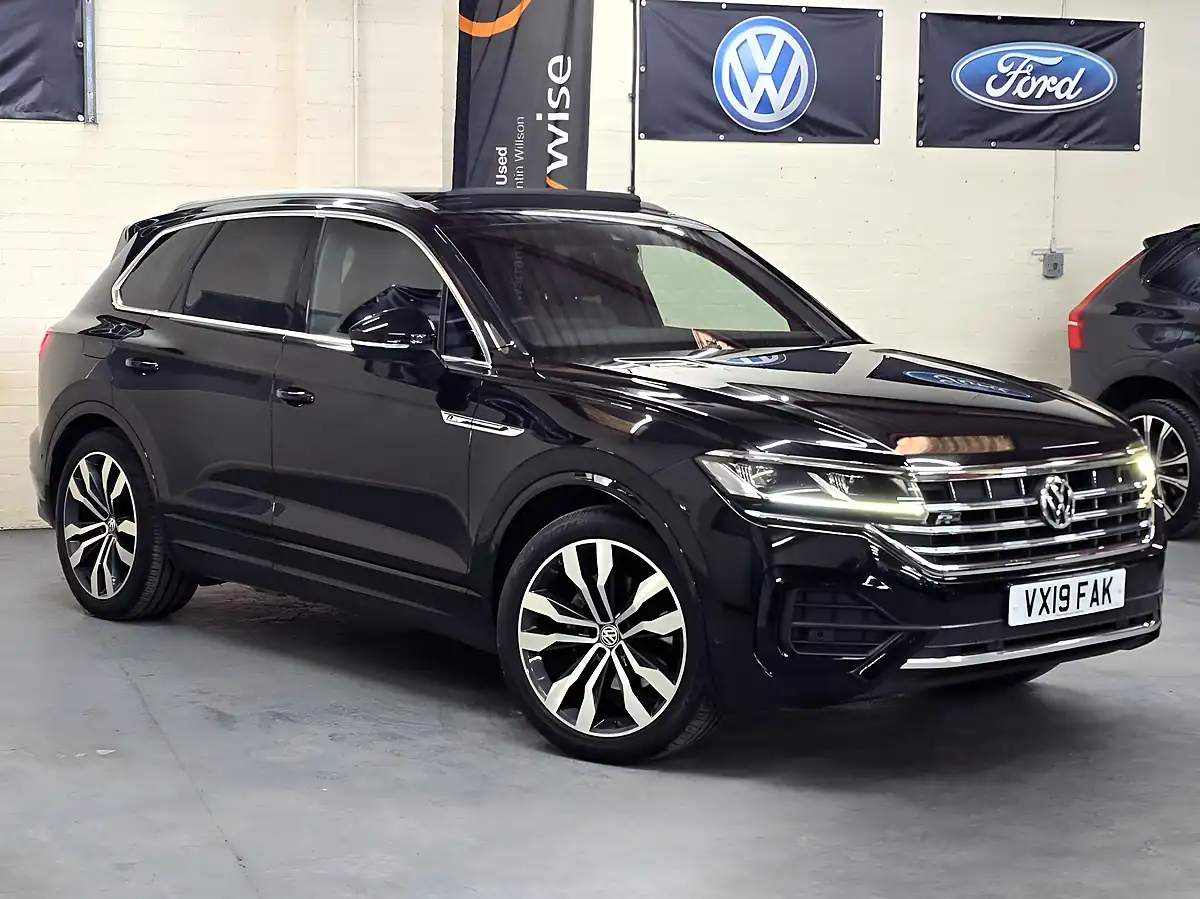 Used 2019 Volkswagen Touareg R-Line Tech Black - Interior and Exterior details 4