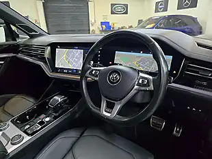 Used 2019 Volkswagen Touareg R-Line Tech Black - Interior and Exterior details 8