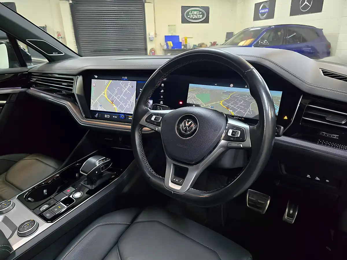 Used 2019 Volkswagen Touareg R-Line Tech Black - Interior and Exterior details 8