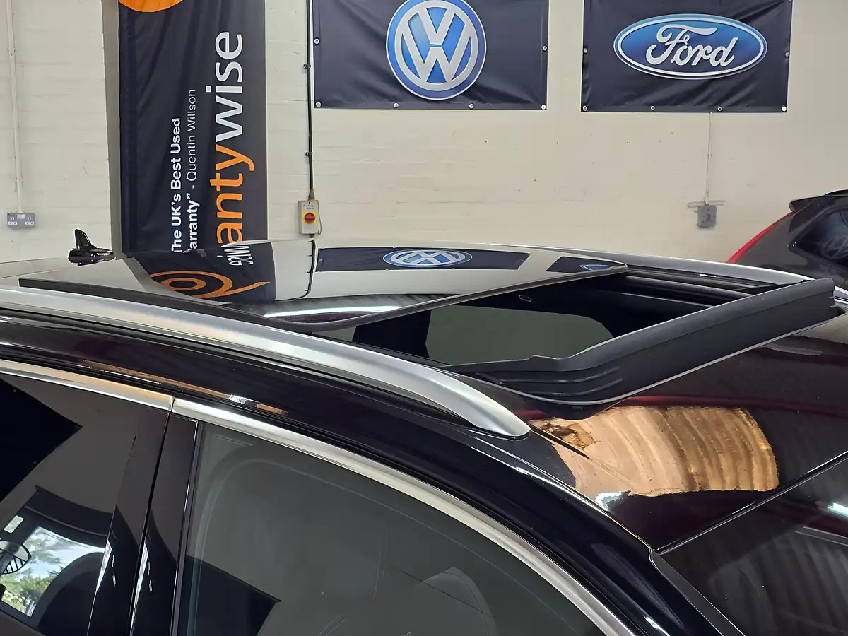 Used 2019 Volkswagen Touareg R-Line Tech Black - Interior and Exterior details 9