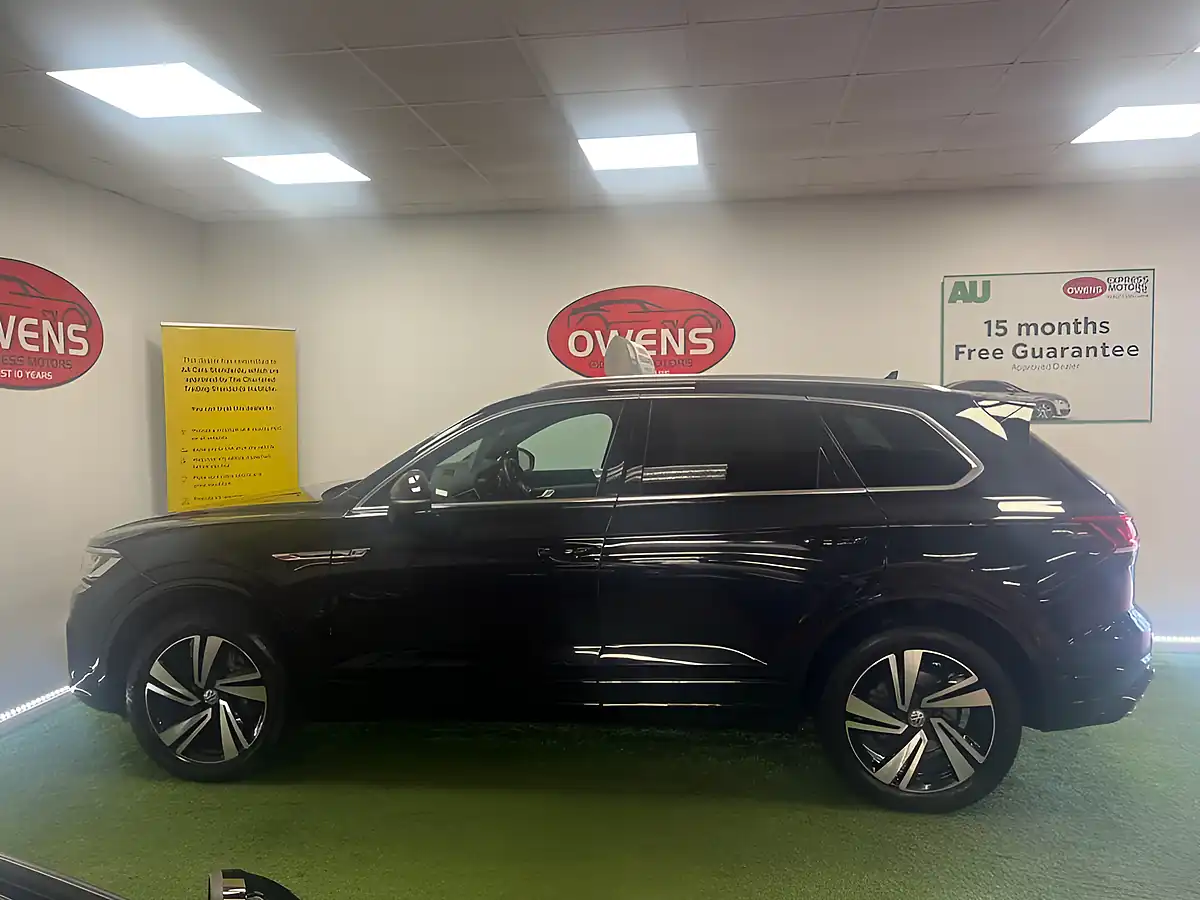 Used 2019 Volkswagen Touareg R-Line Tech Black - Interior and Exterior details 6