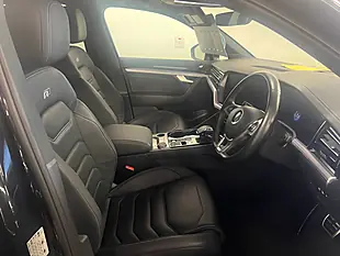 Used 2019 Volkswagen Touareg R-Line Tech Black - Interior and Exterior details 7