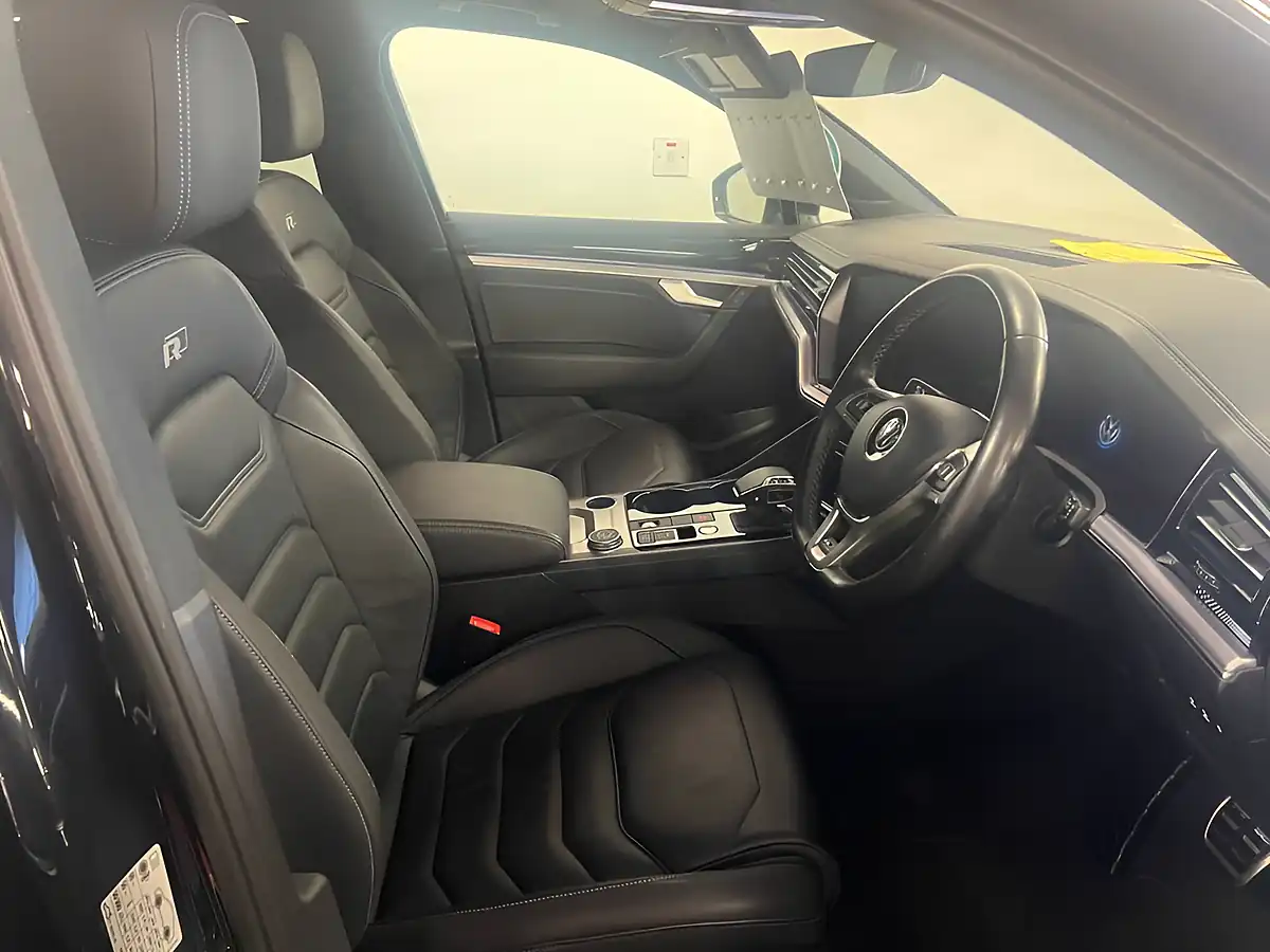 Used 2019 Volkswagen Touareg R-Line Tech Black - Interior and Exterior details 7