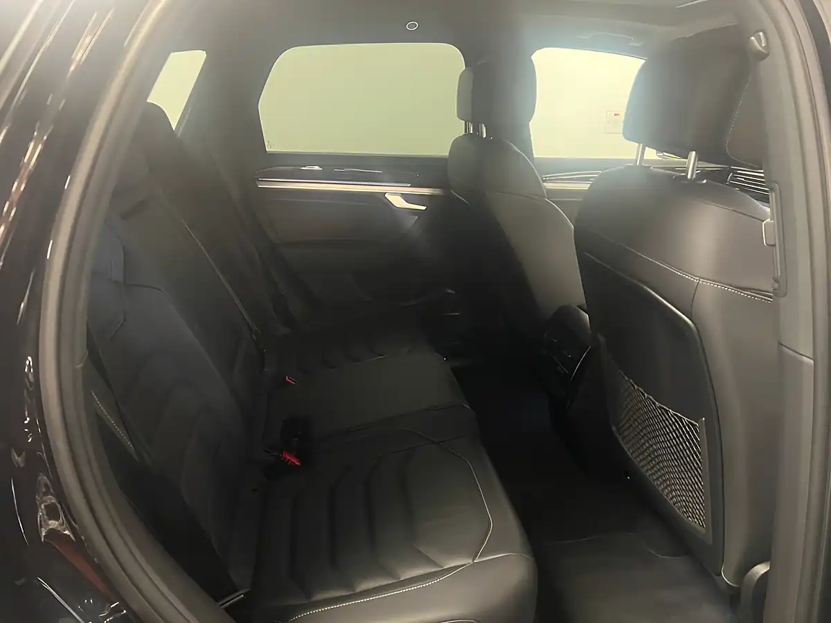 Used 2019 Volkswagen Touareg R-Line Tech Black - Interior and Exterior details 8