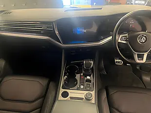 Used 2019 Volkswagen Touareg R-Line Tech Black - Interior and Exterior details 9