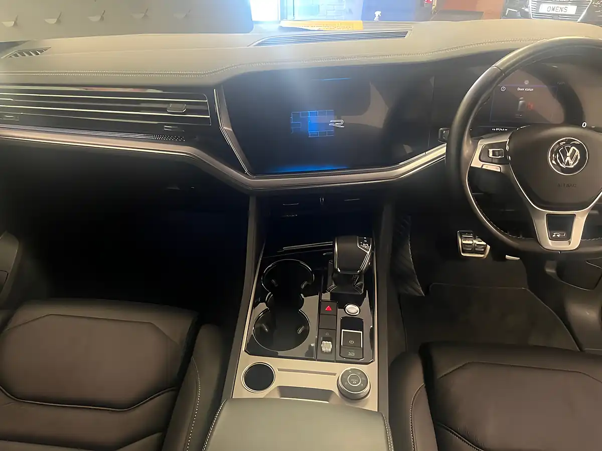 Used 2019 Volkswagen Touareg R-Line Tech Black - Interior and Exterior details 9