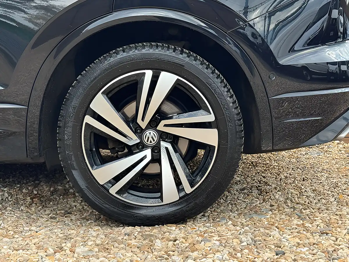 Used 2019 Volkswagen Touareg R-Line Tech Black - Interior and Exterior details 11