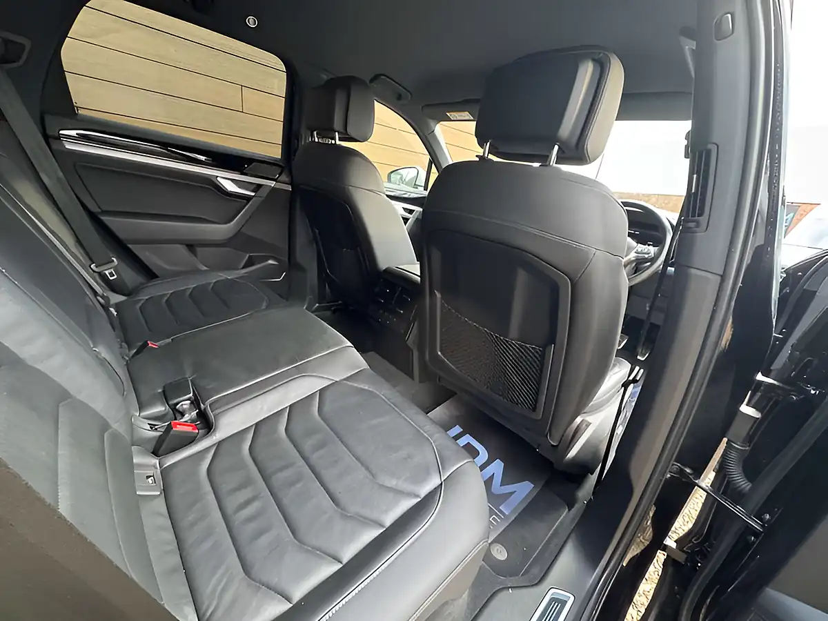 Used 2019 Volkswagen Touareg R-Line Tech Black - Interior and Exterior details 13