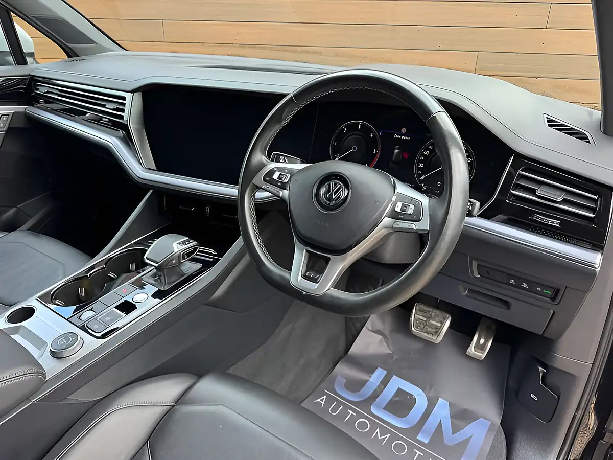 Used 2019 Volkswagen Touareg R-Line Tech Black - Interior and Exterior details 14