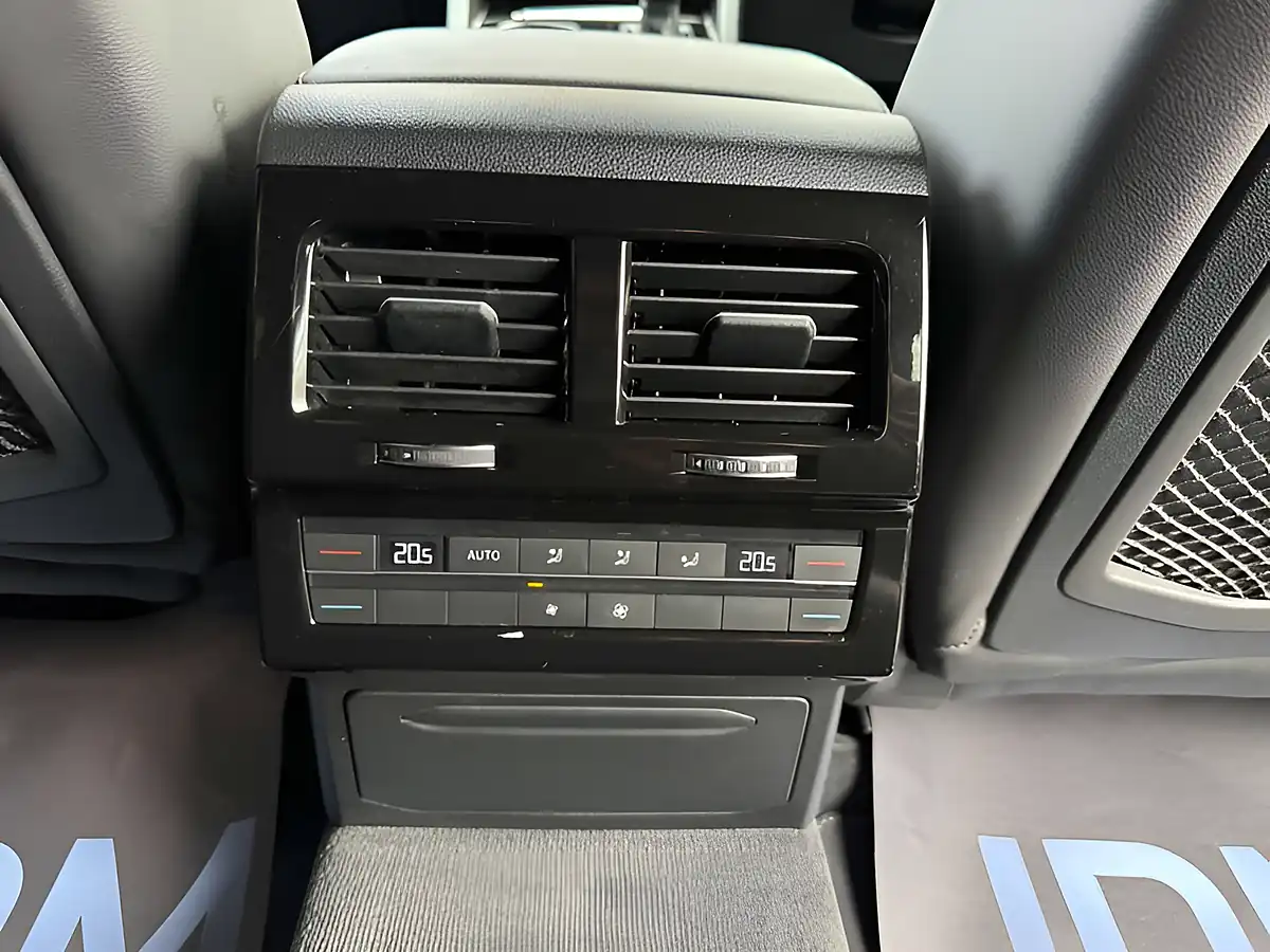 Used 2019 Volkswagen Touareg R-Line Tech Black - Interior and Exterior details 16