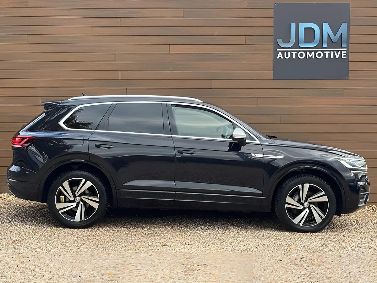 Used 2019 Volkswagen Touareg R-Line Tech Black - Interior and Exterior details 2