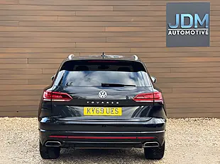 Used 2019 Volkswagen Touareg R-Line Tech Black - Interior and Exterior details 4