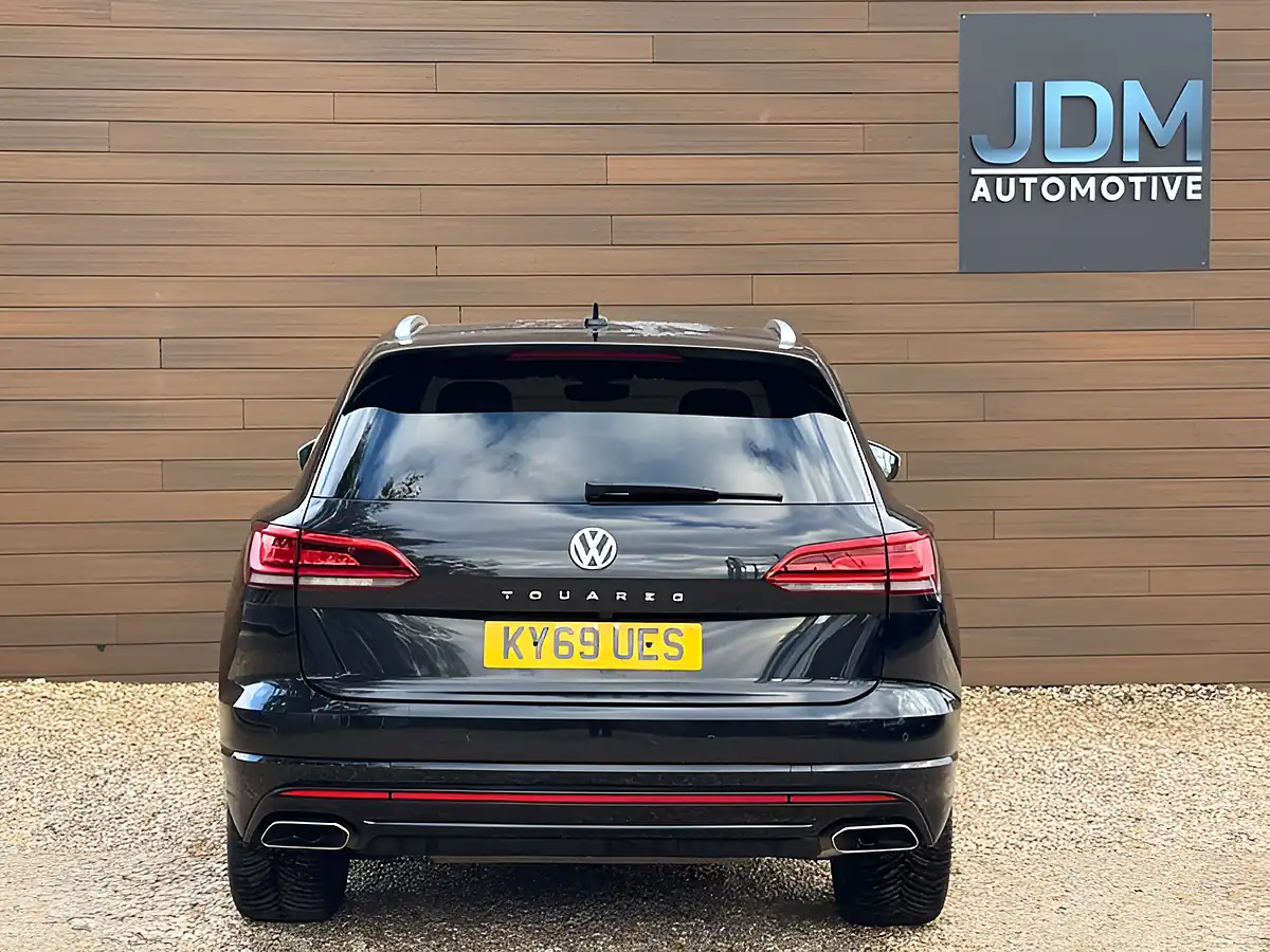 Used 2019 Volkswagen Touareg R-Line Tech Black - Interior and Exterior details 4