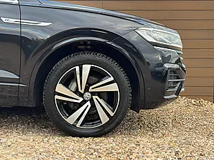 Used 2019 Volkswagen Touareg R-Line Tech Black - Interior and Exterior details 8