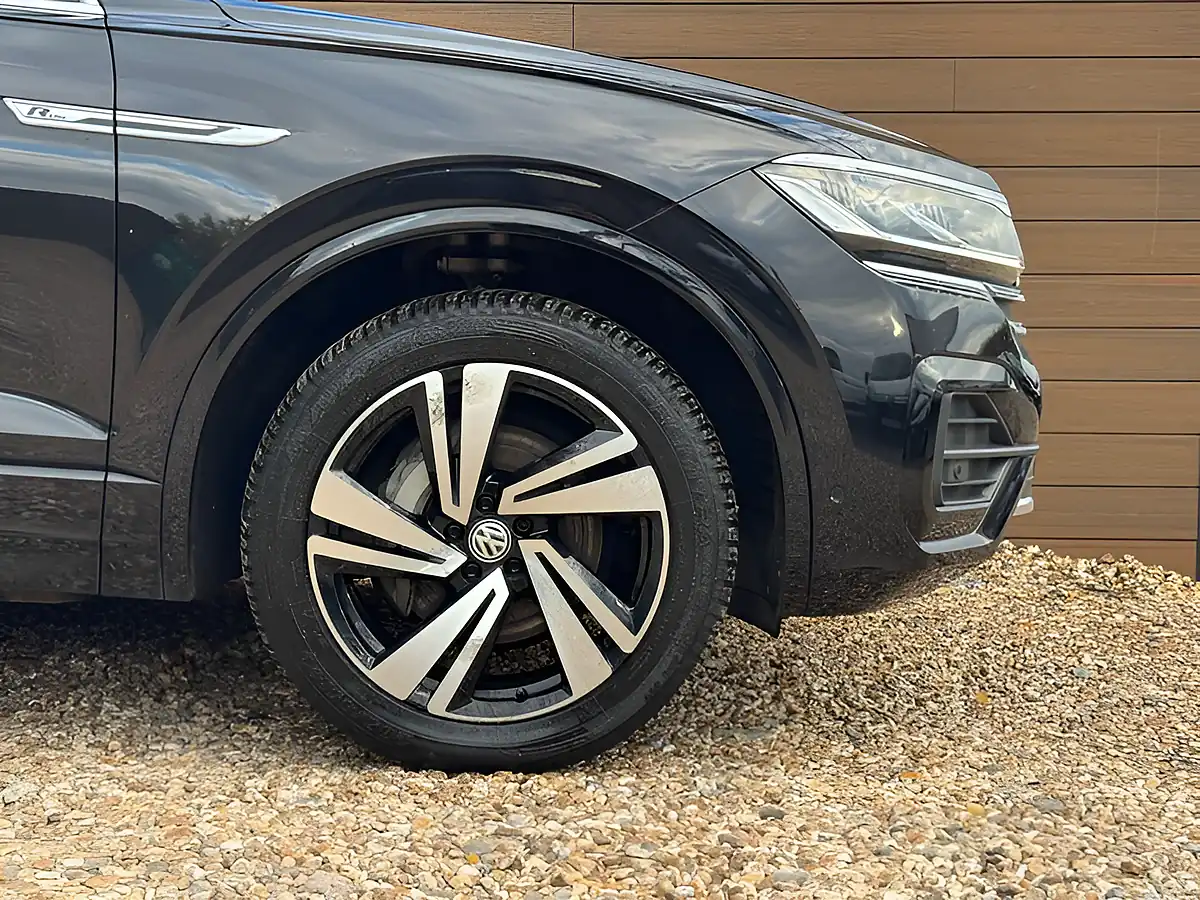 Used 2019 Volkswagen Touareg R-Line Tech Black - Interior and Exterior details 8