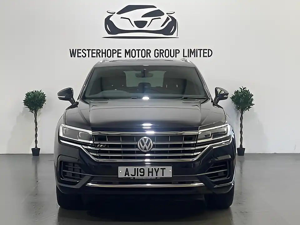 Used 2019 Volkswagen Touareg R-Line Tech Blue - Interior and Exterior details 11