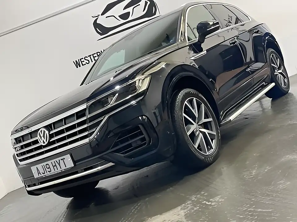 Used 2019 Volkswagen Touareg R-Line Tech Blue - Interior and Exterior details 13