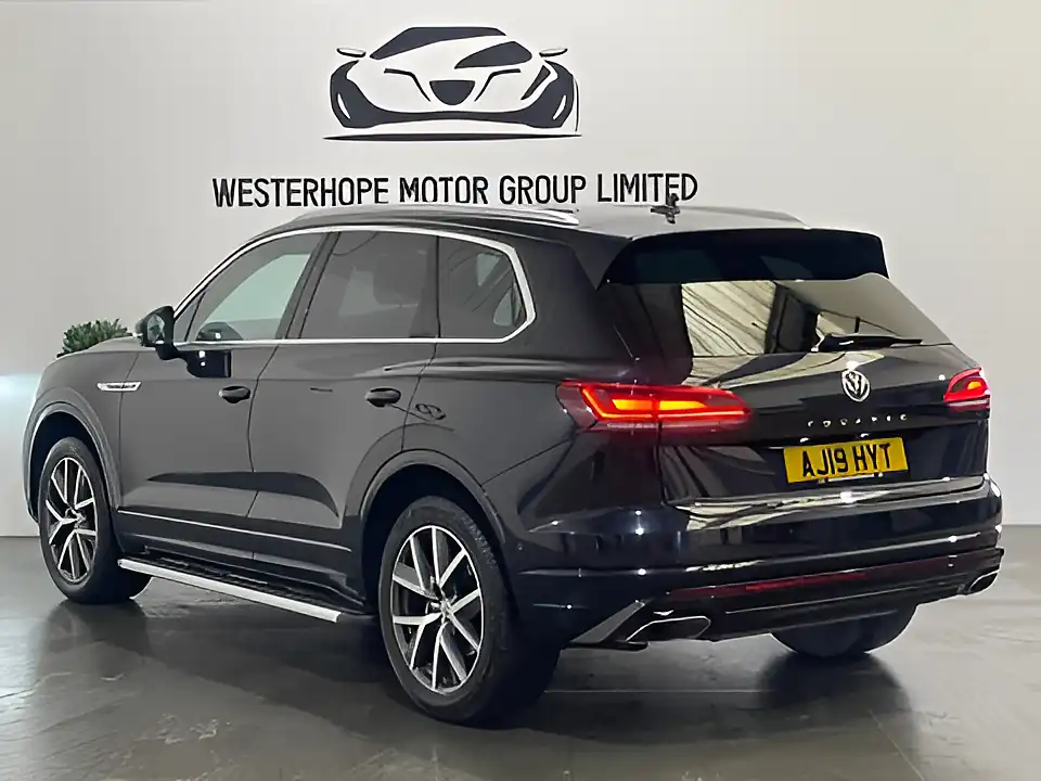 Used 2019 Volkswagen Touareg R-Line Tech Blue - Interior and Exterior details 15