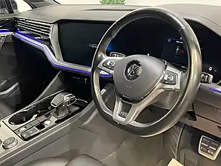 Used 2019 Volkswagen Touareg R-Line Tech Blue - Interior and Exterior details 3