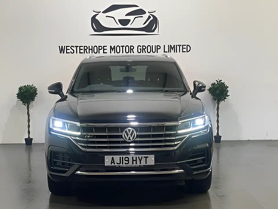 Used 2019 Volkswagen Touareg R-Line Tech Blue - Interior and Exterior details 8