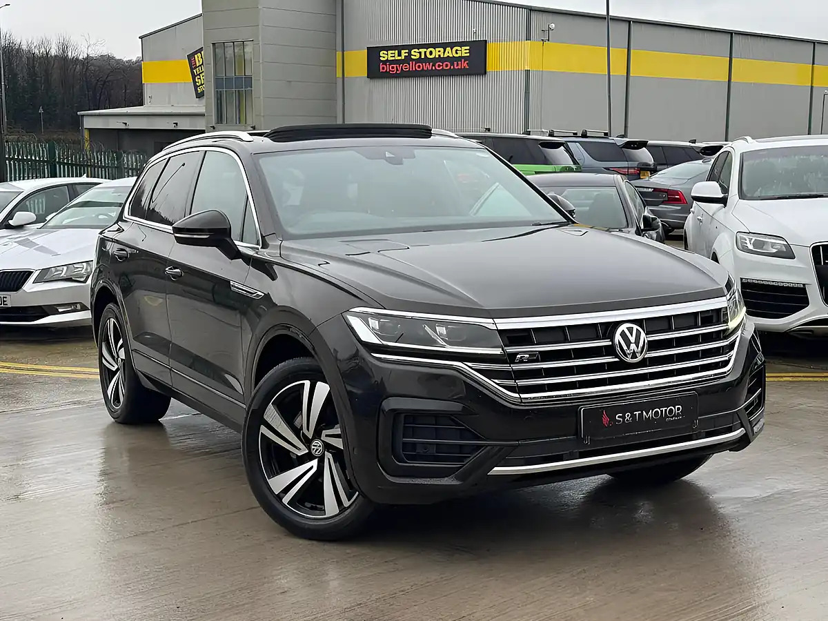 Used 2019 Volkswagen Touareg R-Line Tech Brown - Front View