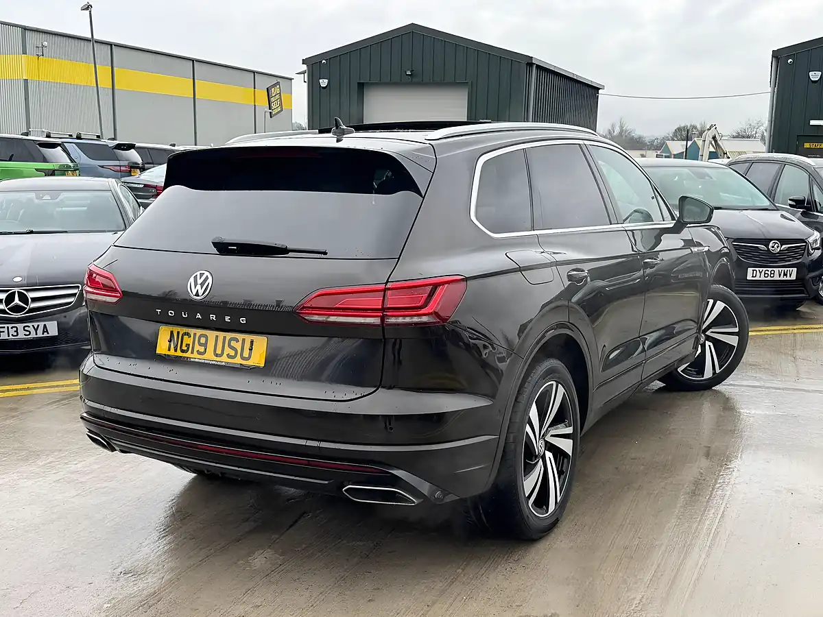 Used 2019 Volkswagen Touareg R-Line Tech Brown - Interior and Exterior details 11