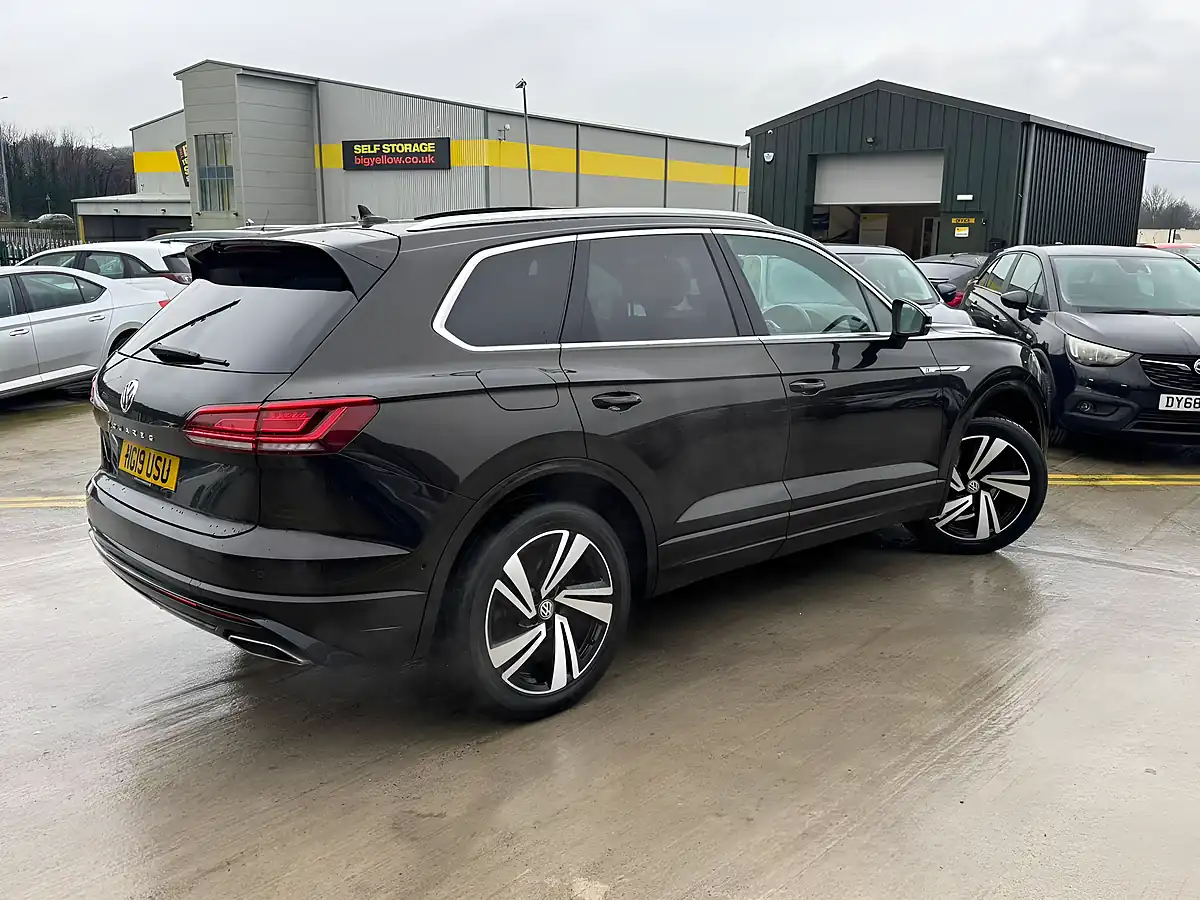 Used 2019 Volkswagen Touareg R-Line Tech Brown - Interior and Exterior details 12