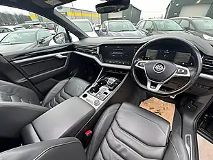 Used 2019 Volkswagen Touareg R-Line Tech Brown - Interior and Exterior details 13