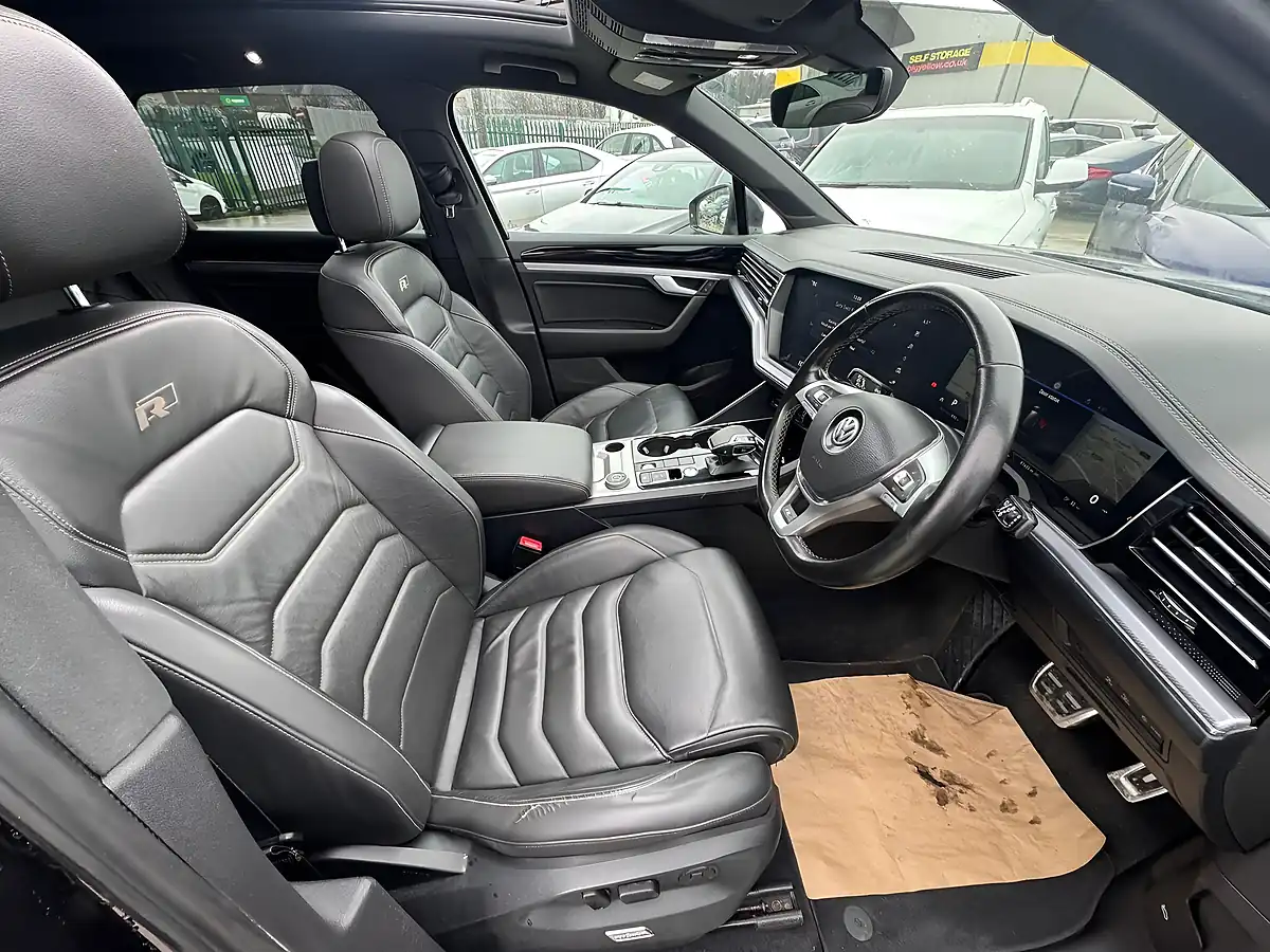Used 2019 Volkswagen Touareg R-Line Tech Brown - Interior and Exterior details 14
