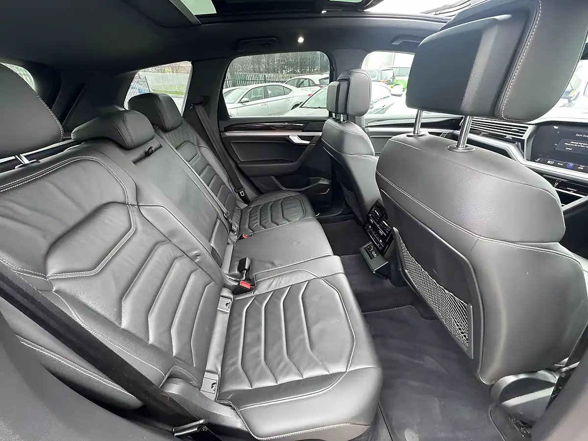 Used 2019 Volkswagen Touareg R-Line Tech Brown - Interior and Exterior details 16