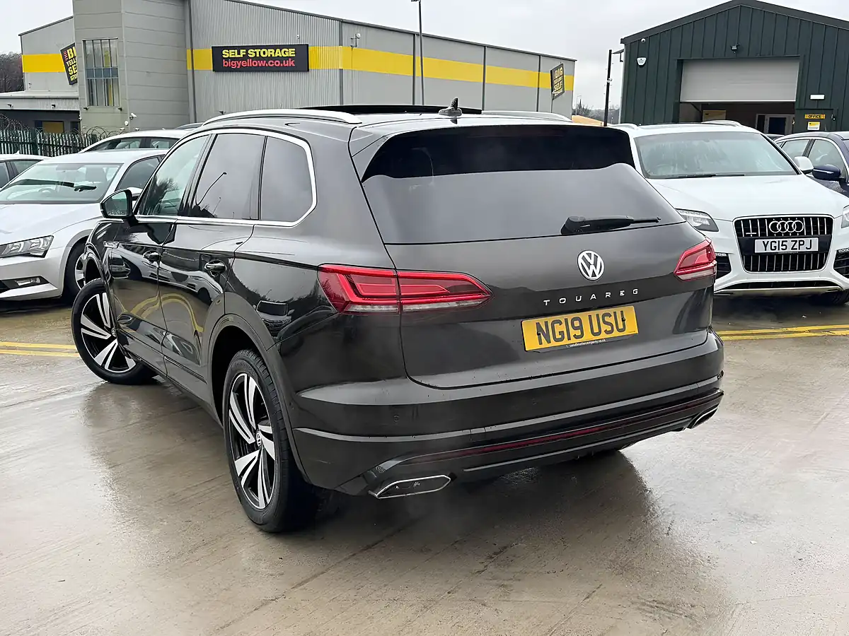 Used 2019 Volkswagen Touareg R-Line Tech Brown - Interior and Exterior details 5
