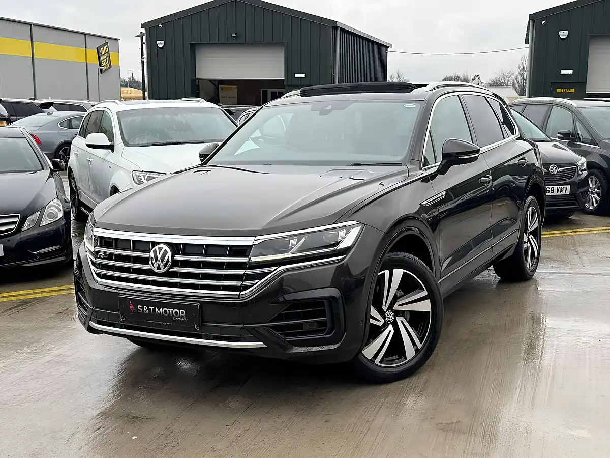 Used 2019 Volkswagen Touareg R-Line Tech Brown - Interior and Exterior details 6