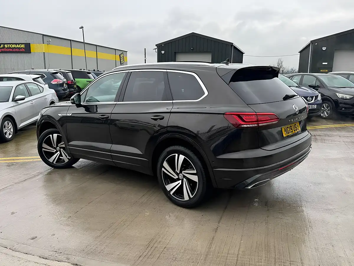 Used 2019 Volkswagen Touareg R-Line Tech Brown - Interior and Exterior details 7