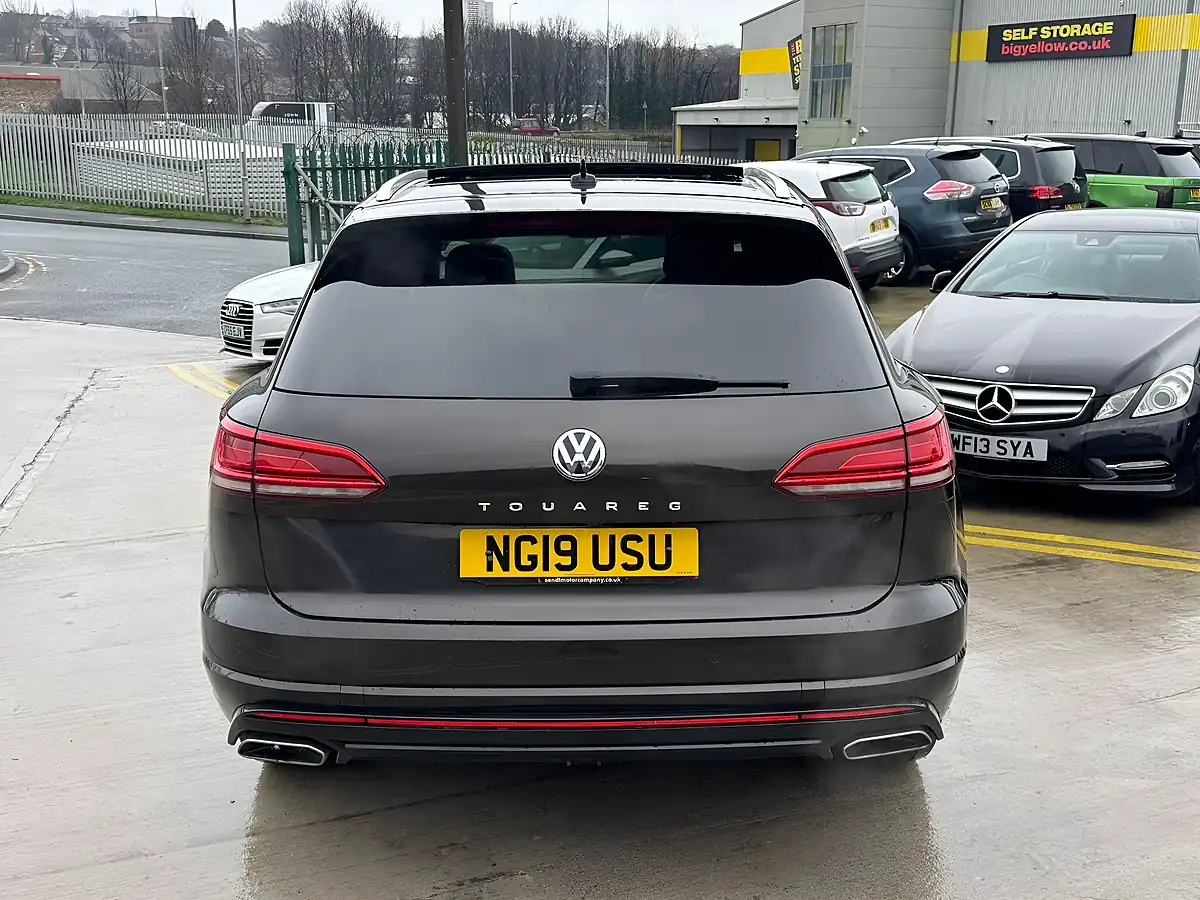 Used 2019 Volkswagen Touareg R-Line Tech Brown - Interior and Exterior details 9