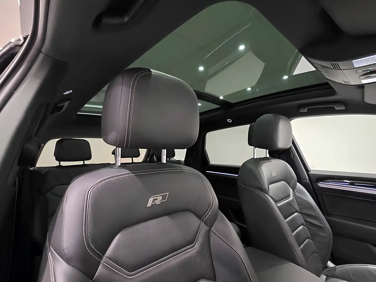 Used 2019 Volkswagen Touareg R-Line Tech Deep Black - Interior and Exterior details 12