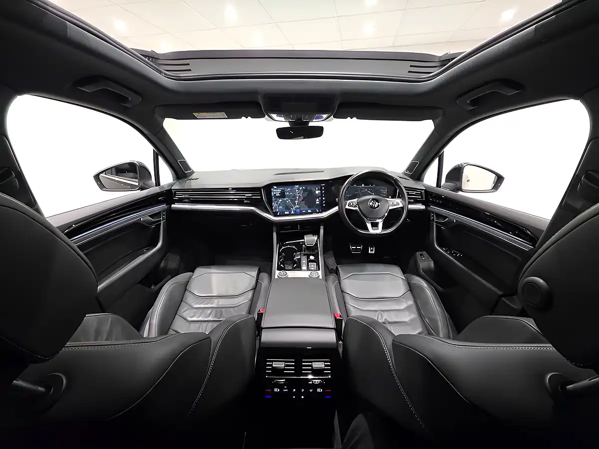 Used 2019 Volkswagen Touareg R-Line Tech Deep Black - Interior and Exterior details 15