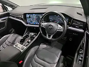 Used 2019 Volkswagen Touareg R-Line Tech Deep Black - Interior and Exterior details 16