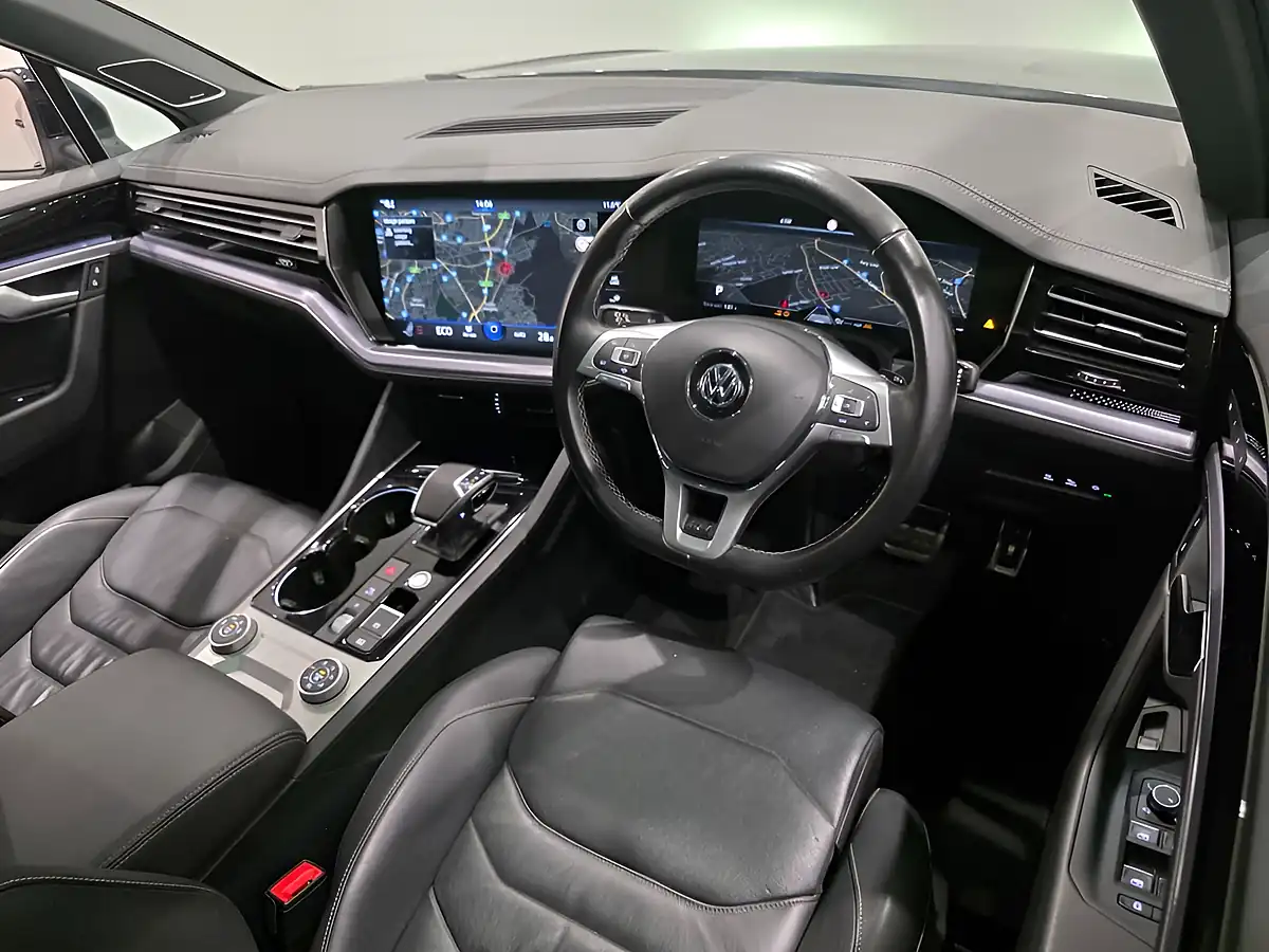Used 2019 Volkswagen Touareg R-Line Tech Deep Black - Interior and Exterior details 16