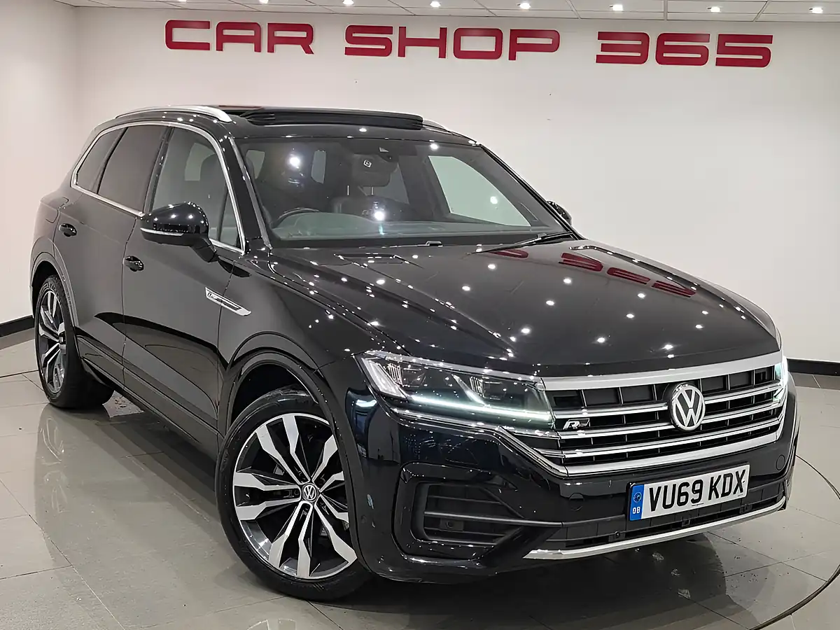 Used 2019 Volkswagen Touareg R-Line Tech Deep Black - Interior and Exterior details 17