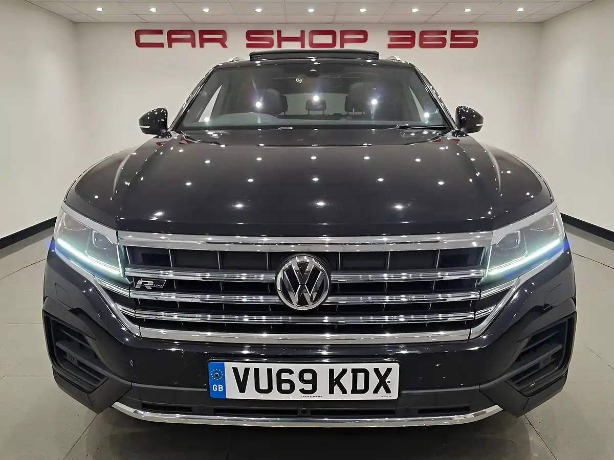 Used 2019 Volkswagen Touareg R-Line Tech Deep Black - Interior and Exterior details 18
