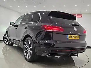 Used 2019 Volkswagen Touareg R-Line Tech Deep Black - Interior and Exterior details 20