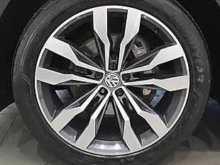 Used 2019 Volkswagen Touareg R-Line Tech Deep Black - Interior and Exterior details 4