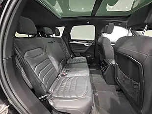 Used 2019 Volkswagen Touareg R-Line Tech Deep Black - Interior and Exterior details 7