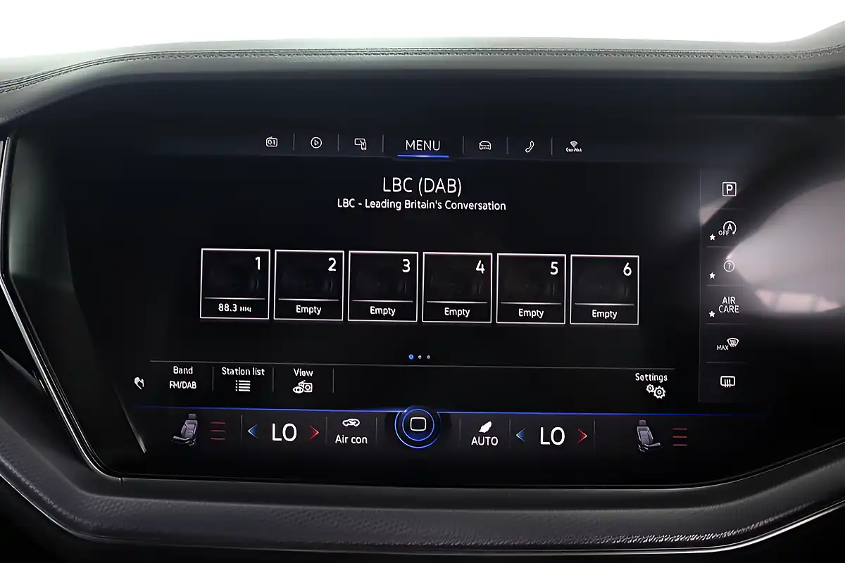 Used 2019 Volkswagen Touareg R-Line Tech Grey - Interior and Exterior details 16