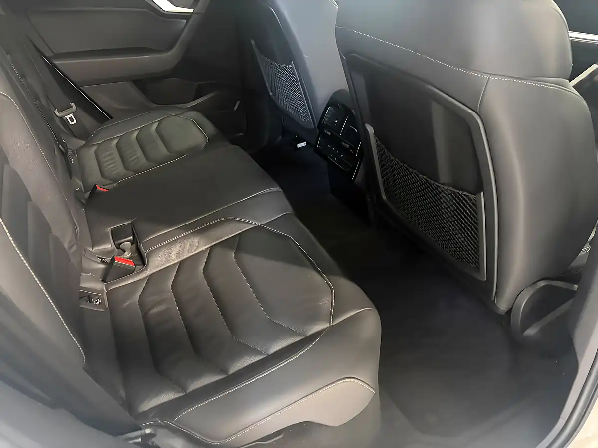 Used 2019 Volkswagen Touareg R-Line Tech White - Interior and Exterior details 13