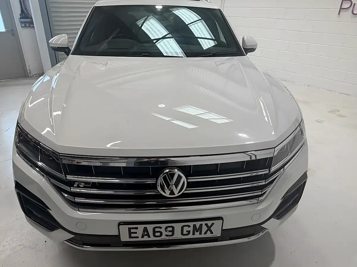 Used 2019 Volkswagen Touareg R-Line Tech White - Interior and Exterior details 15
