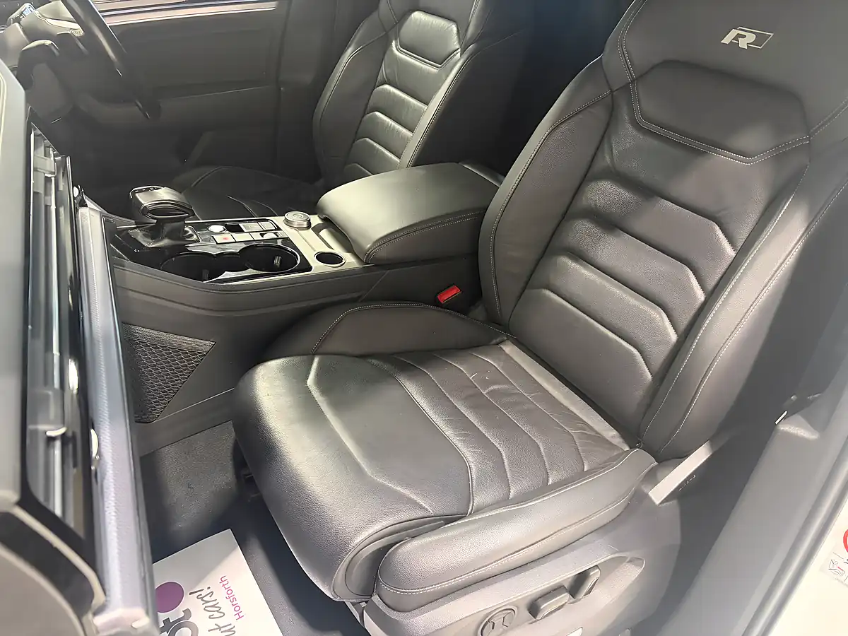 Used 2019 Volkswagen Touareg R-Line Tech White - Interior and Exterior details 5
